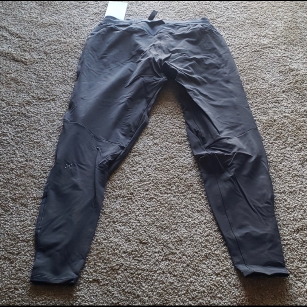 Men’s NWT Lululemon switch up “29 pant